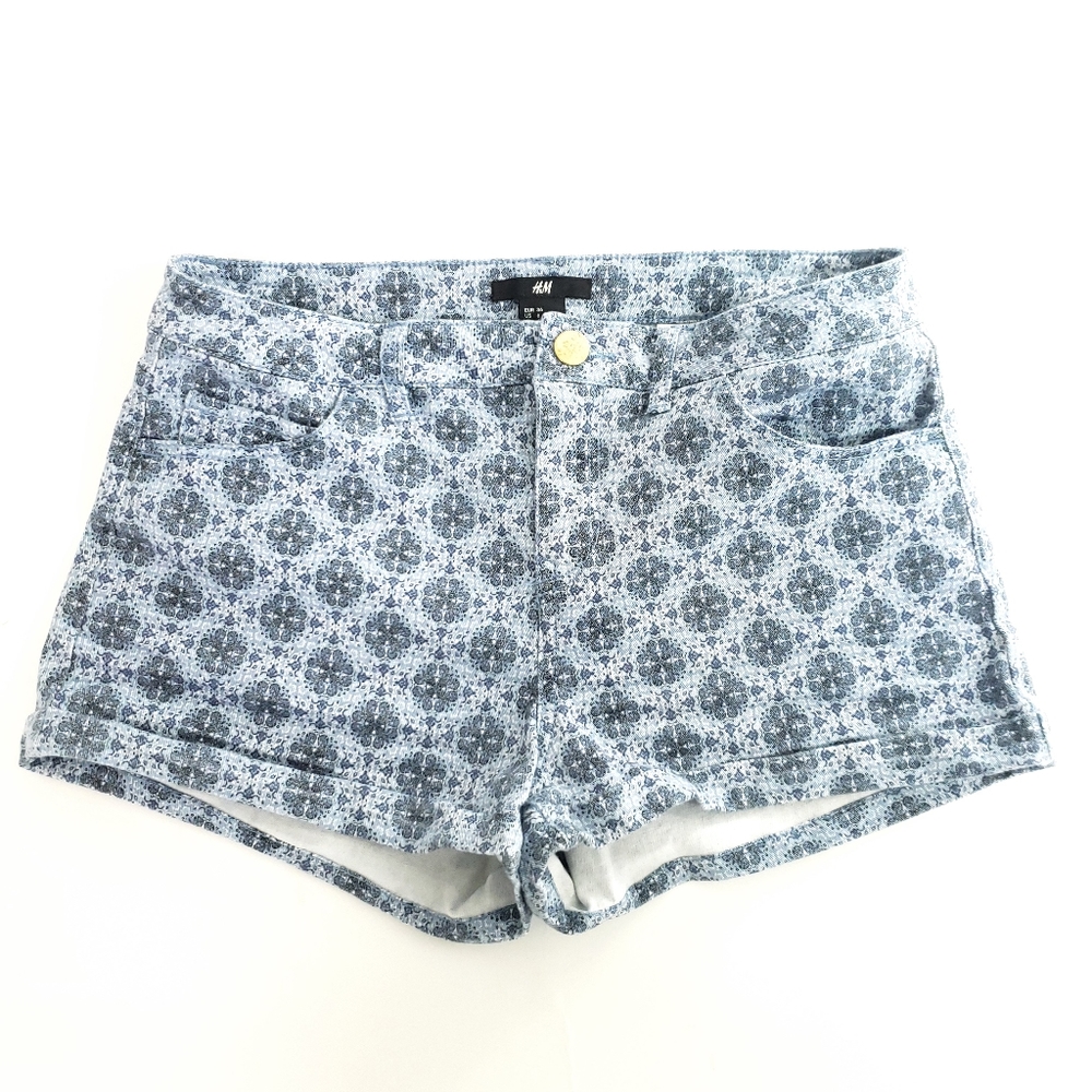 H&M Faded Blue Print Cuffed Shorts Size 6
